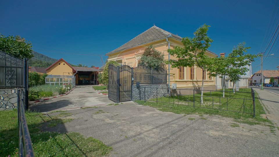 REDUCERE DE PRET ! 2 Case in aceeasi curte !