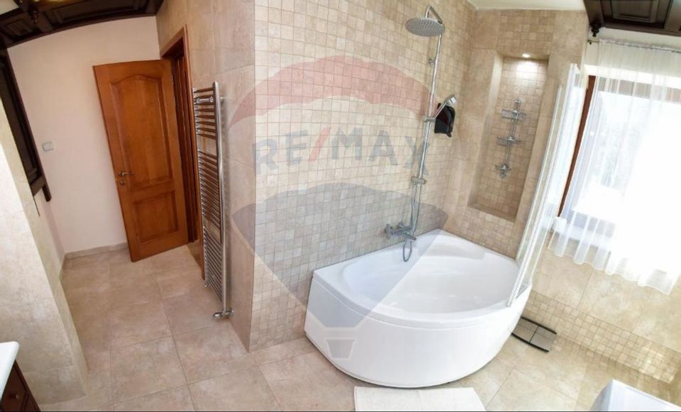 Apartament elegant cu mobilier de inspirație barocă, Valea Cheii 23