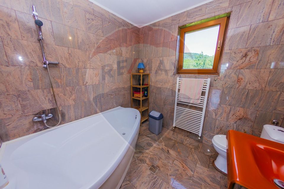 Vila de închiriat cu priveliște superbă în Cicârlău