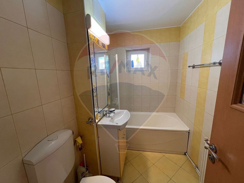Apartament cu 3 camere decomandat- 9 mai- zona centrala