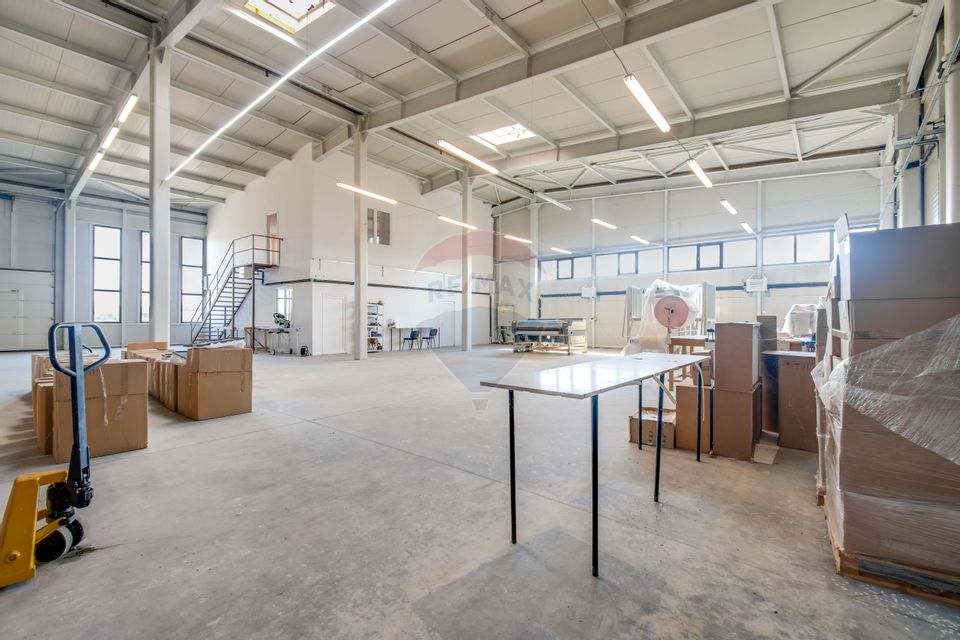 Hala de vanzare, 600 mp constructie, 7000 mp teren, Racari Dambovita