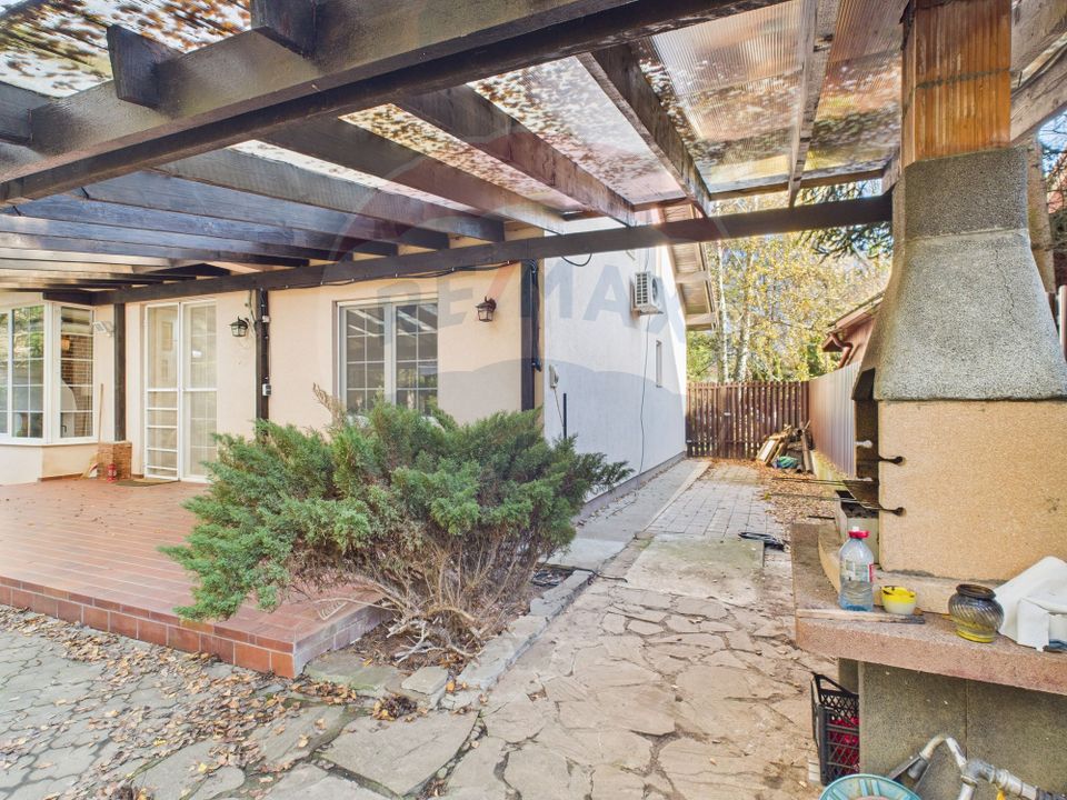 De vanzare | Vila in Paradisul Verde cu gradina si padure proprie |