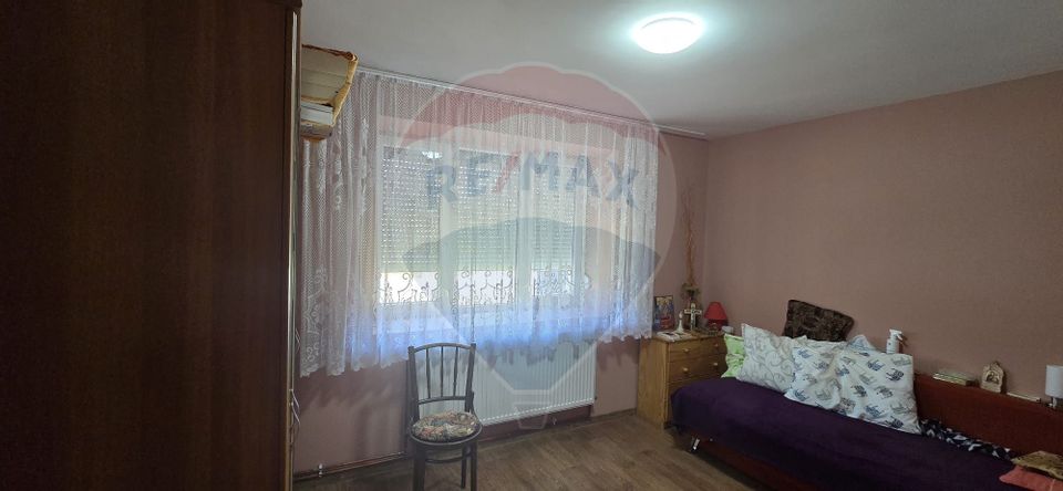 8 room House / Villa for sale