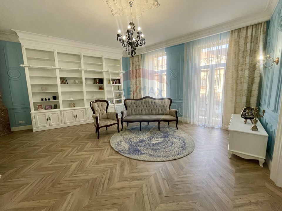 Apartament cu 5 camere de vanzare in zona ultracentrala a capitalei