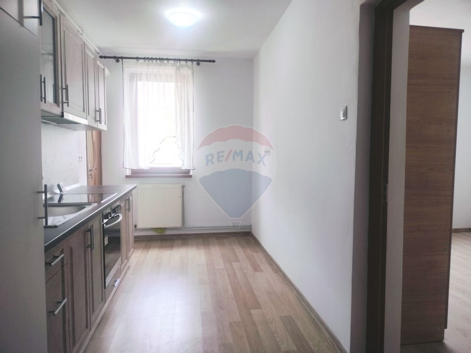 Apartament cu trei camere în zona Vitrometan- de inchiriat