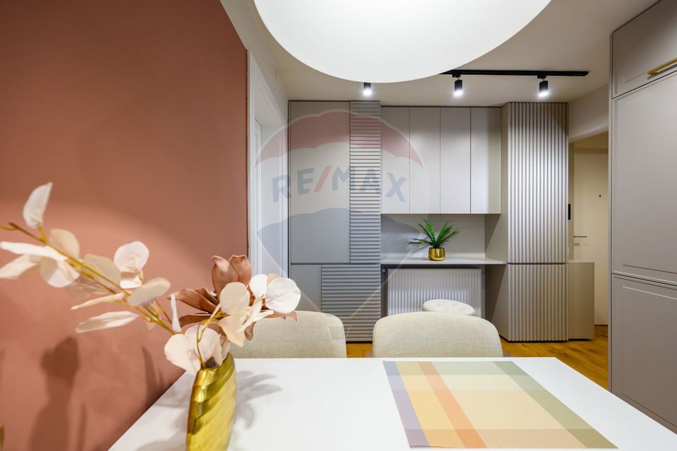 Apartament renovat, modern, cu 3 camere, de vânzare în Grigorescu