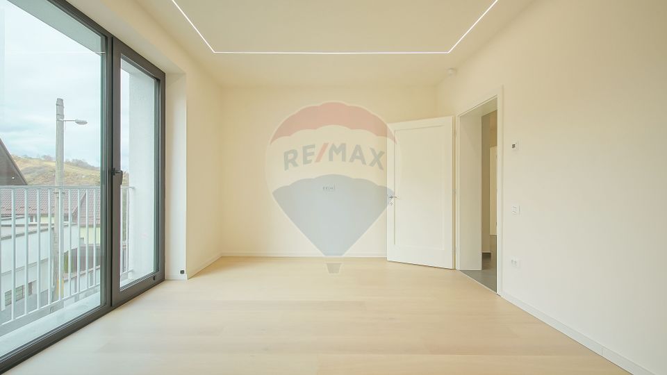 Armonie între tradiție și modernitate – Vilă contemporană în Brasov