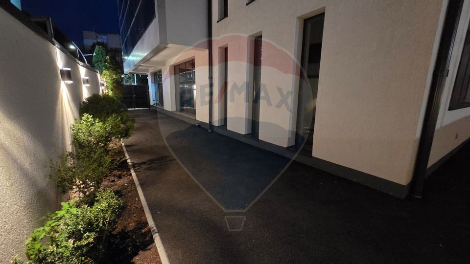 Spațiu comercial modern de închiriat / 2 locuri de parcare