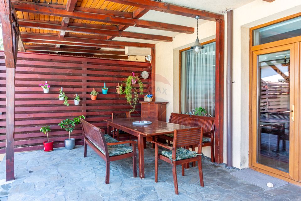 Casă / Vilă in Corbeanca, pe strada Laguna Albastra, langa lac