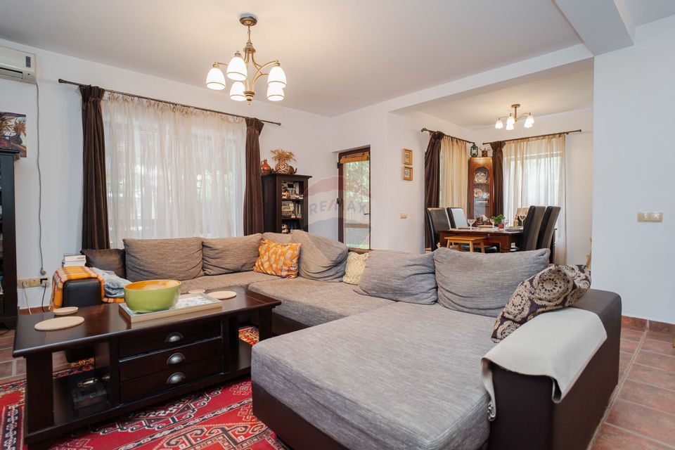 Casă cu Piscină de Vânzare, 500mp Teren, Str. Victoriei-Valea Lupului