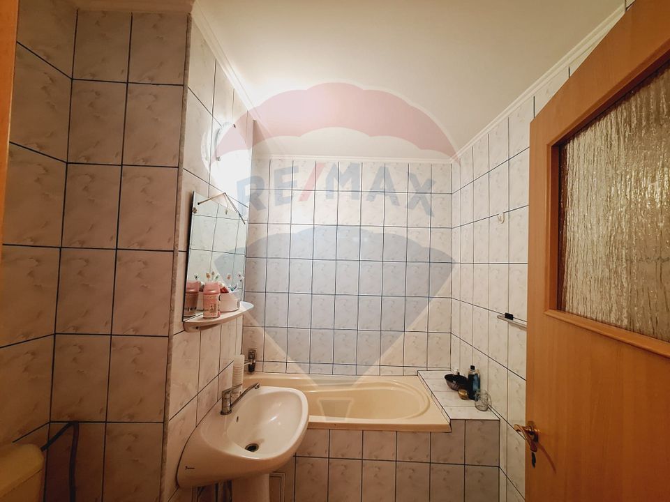 Apartament cu 3 camere de vânzare în zona Nufarul