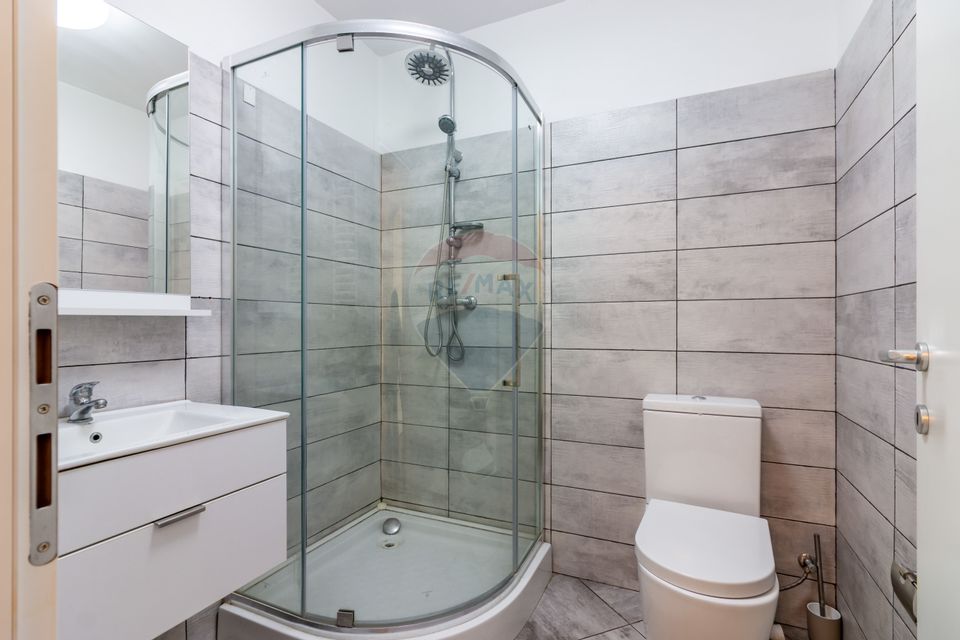 Casă / Vilă in Corbeanca,  toate utilitatile, strada principala