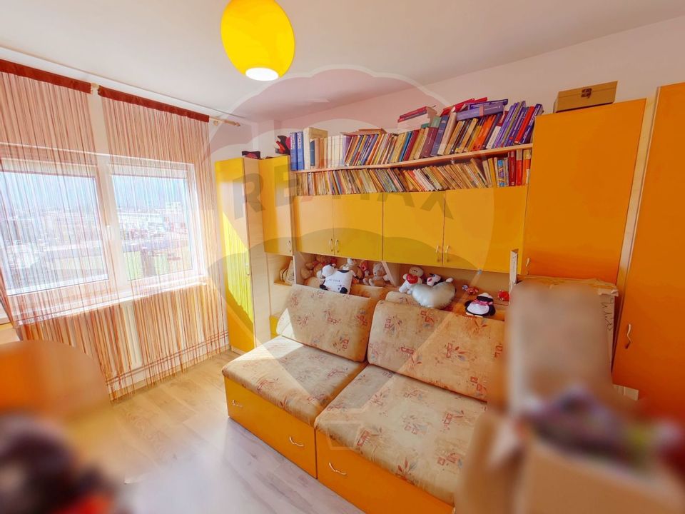 Apartament cu 3 camere de vânzare în zona Central