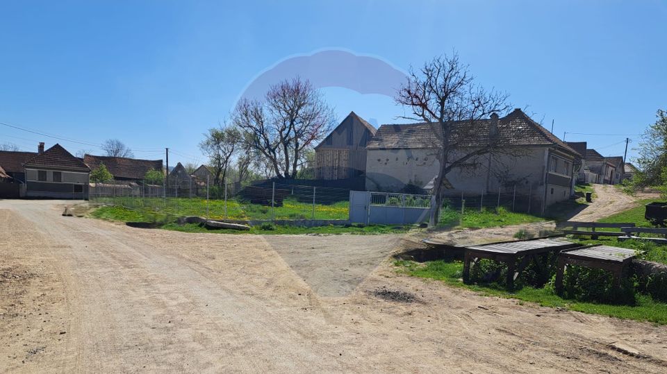 Teren în inima Țării Făgărașului -980 mp- liniște și tradiție în Grid