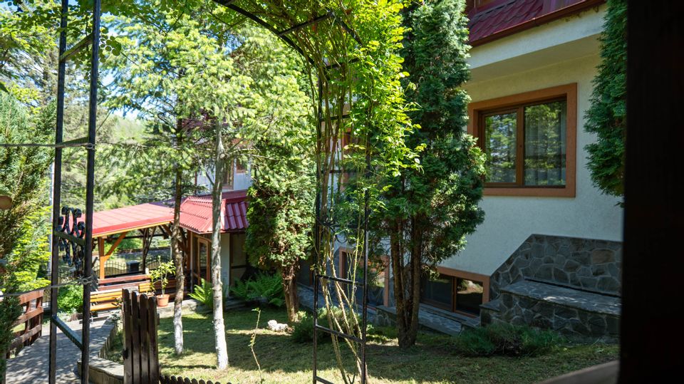 Oferta - vanzare pensiune 10 camere si casa de vacanta, Slanic Prahova