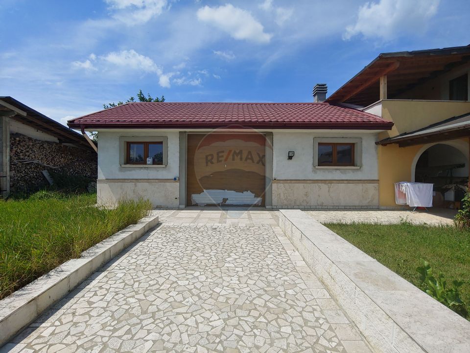 Casă / Vilă de lux cu 5 camere de vânzare în Vadu Moldovei, Suceava