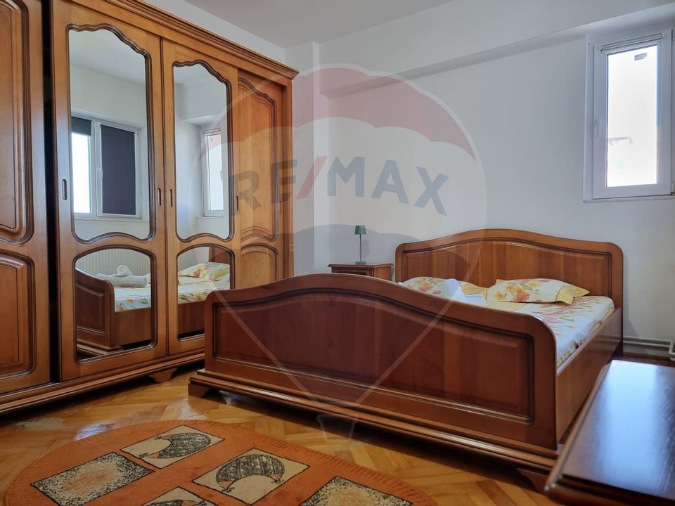 Apartament cu 3 camere de închiriat în zona Faleza Nord