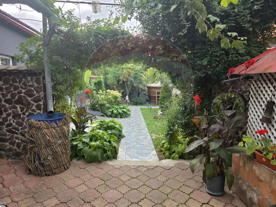 8 room House / Villa for sale