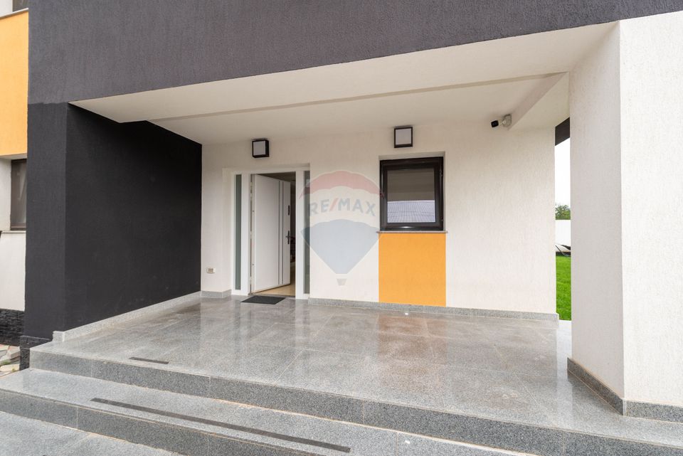 House - Villa 4 rooms in Pantelimon Magic Lake, Cernica forest