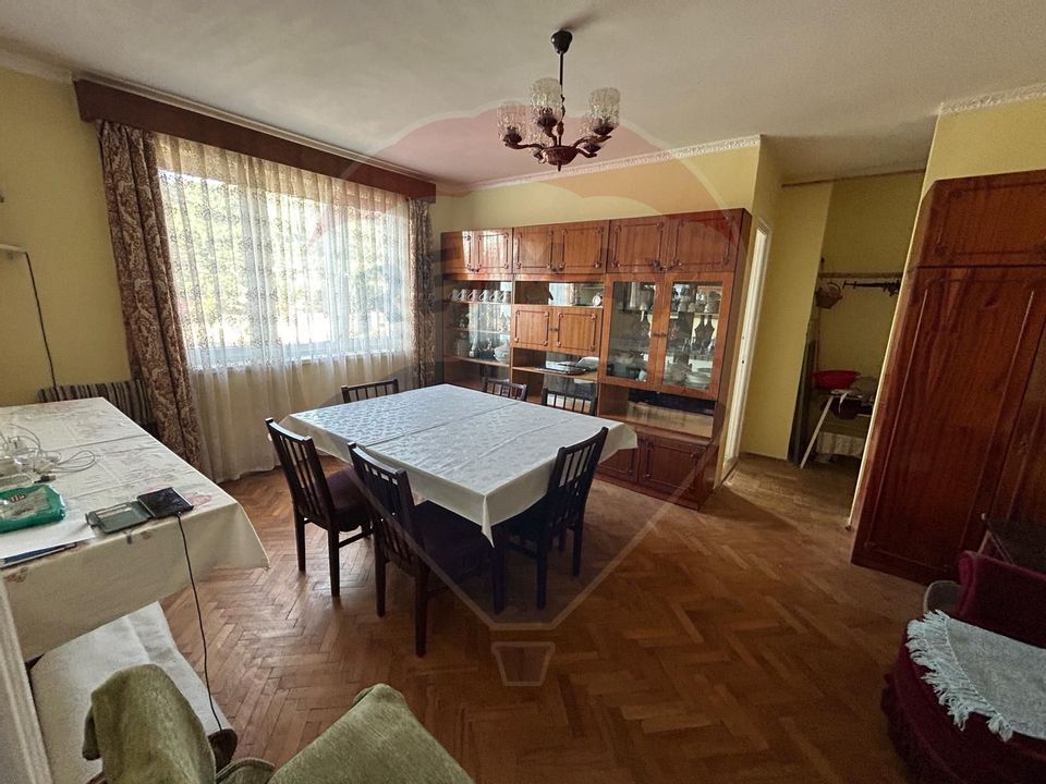 Apartament cu 4 camere de vânzare în zona Centrala Baia Sprie