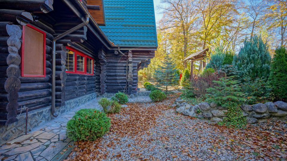 8 room House / Villa for sale