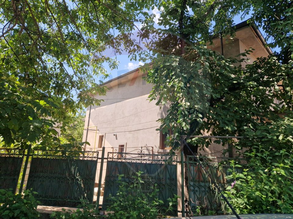 Casă / Vilă  str. Ana Ipatescu S+P+1 , 5 camere , teren - 252 mp