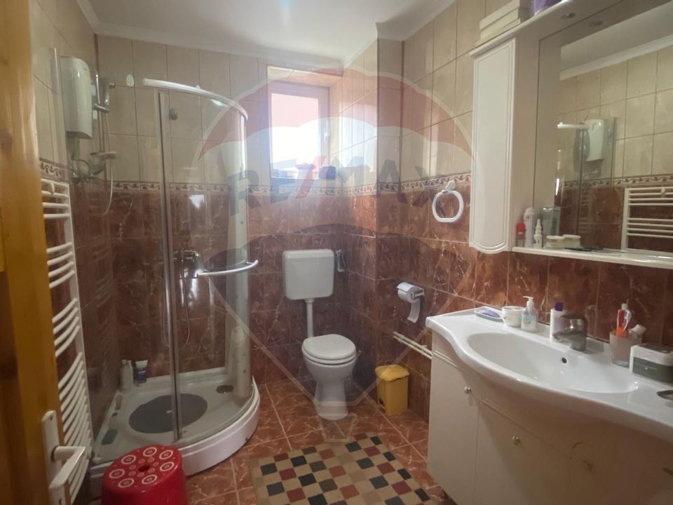 Casă / Vilă cu 6 camere de vânzare Podul Dambovitei/ Arges