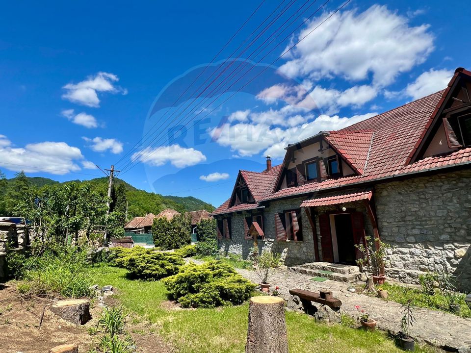 13 room Hotel / Pension for sale