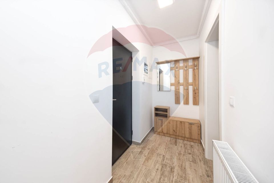 Apartament de vânzare cu două camere și balcon