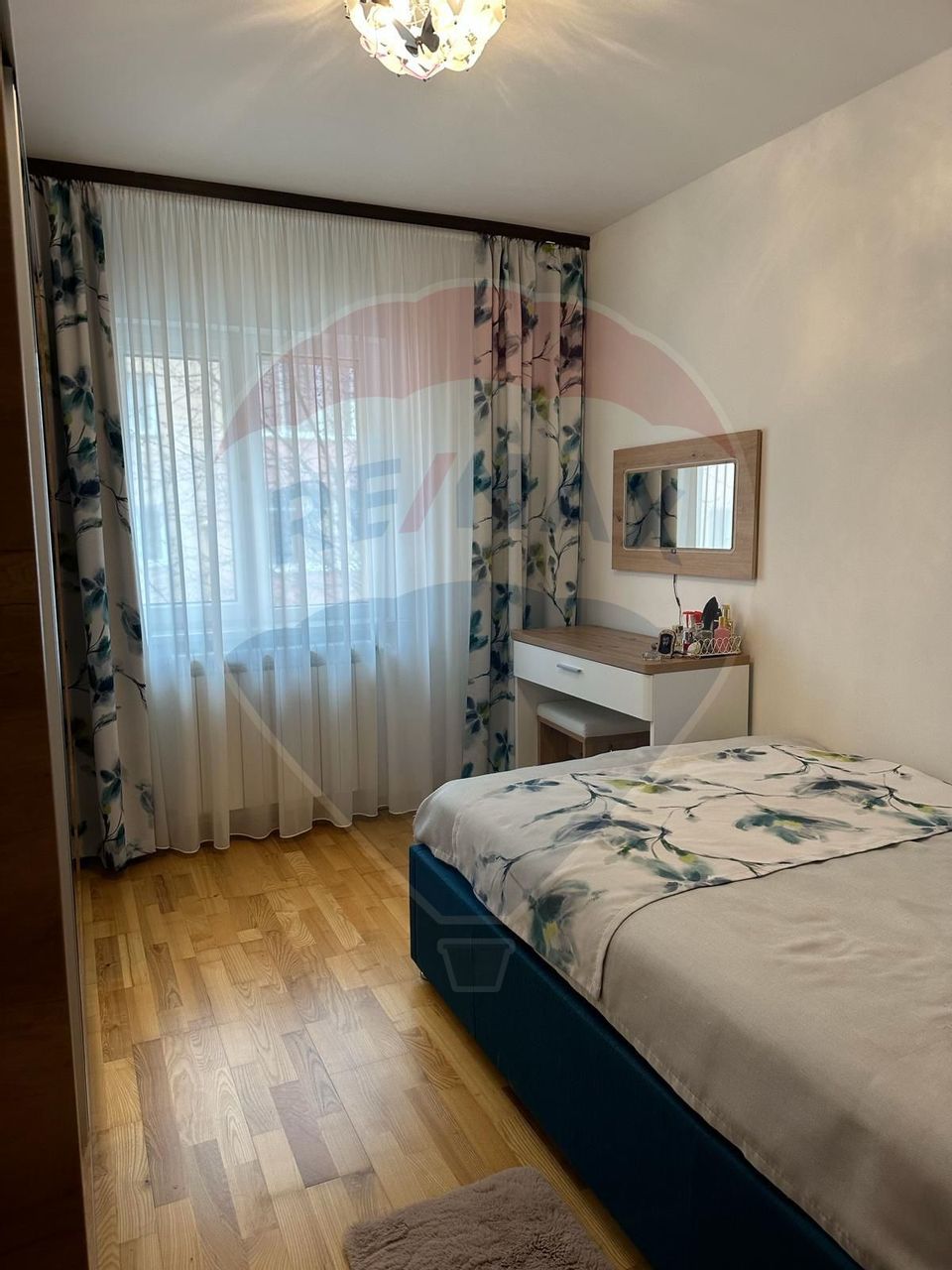 DE INCHIRIAT Apartament cu 4 camere în zona Scriitorilor
