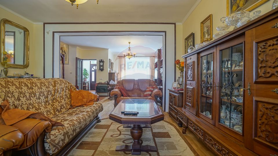 Casa/vila de vanzare, zona unica, Bronzului, cartier Tractorul, Brasov