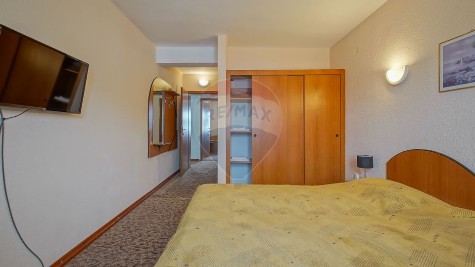 Comision 0 %! Pensiune cu 12 camere de vânzare, str. De Mijloc!