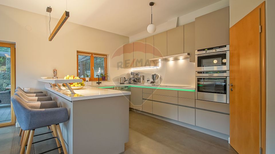 Vila moderna cu vedere spre padure Poiana Angelescu