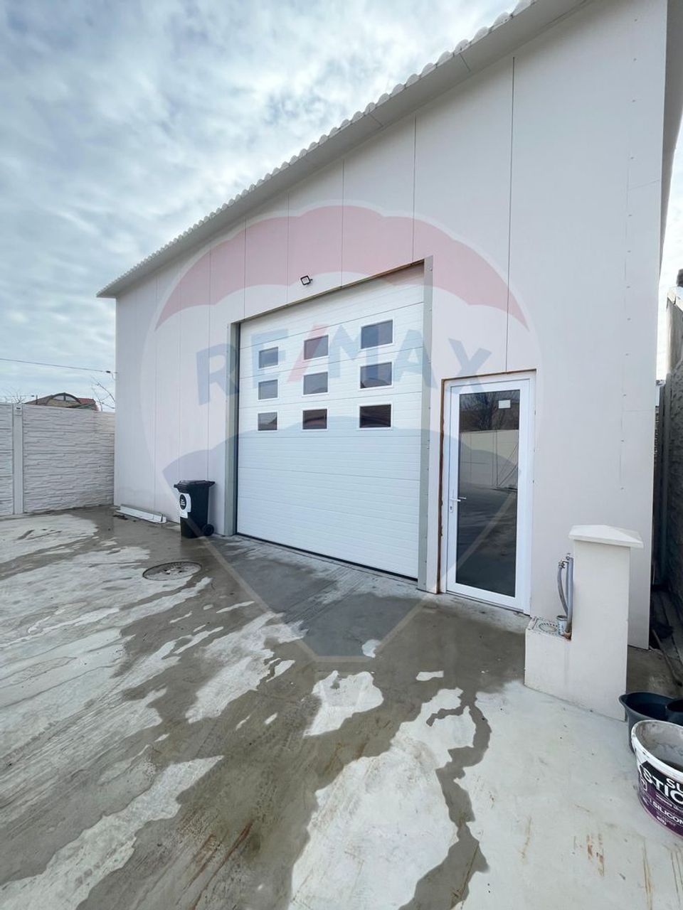 Hala constructie noua + spatiu de birouri stradal