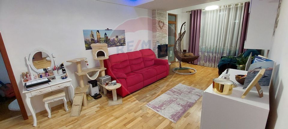 Apartament cu 3 camere de vânzare în zona Central