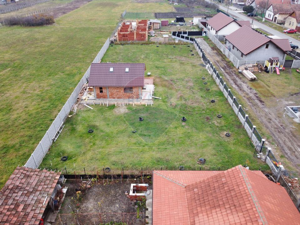 Land 700sqm Sanmihaiu German / DJ 591