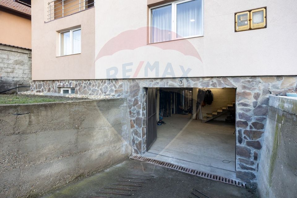 Casă noua - parcări subterane, teren 500 mp, Codlea