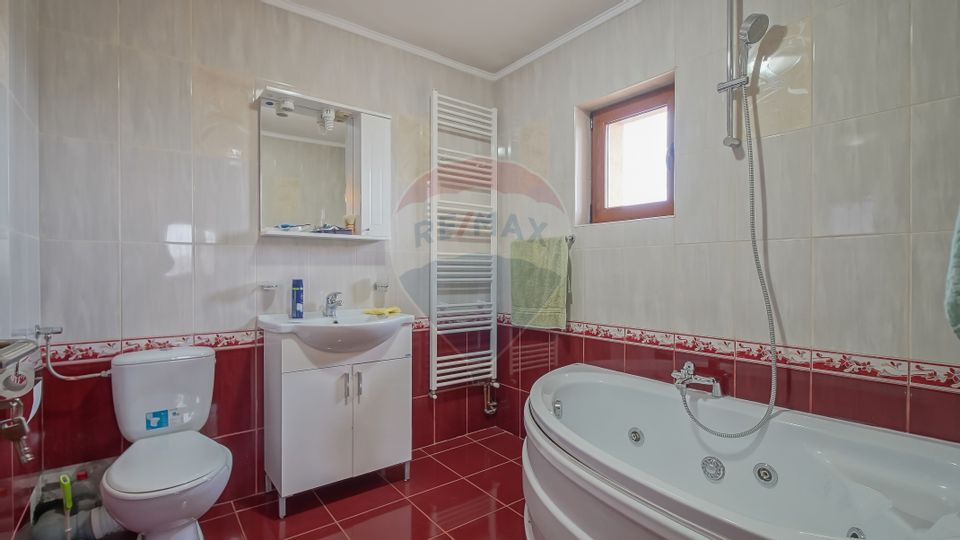 Casă cu 7 camere de vânzare Sanpetru | COMISION 0%