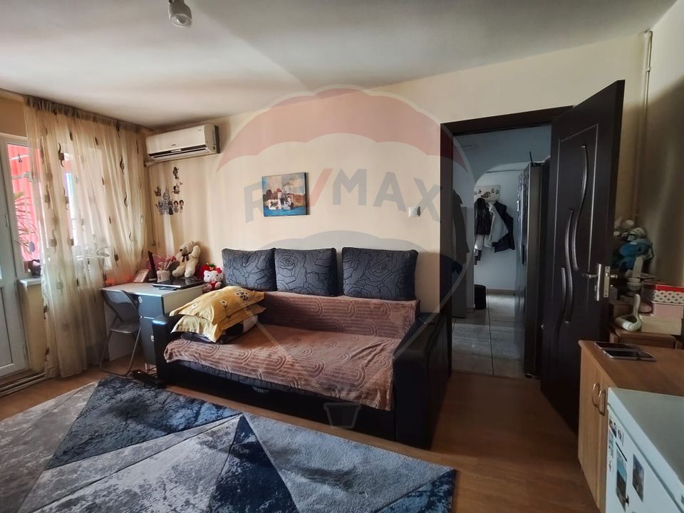 3 room Apartment for sale, Craiovita Noua area