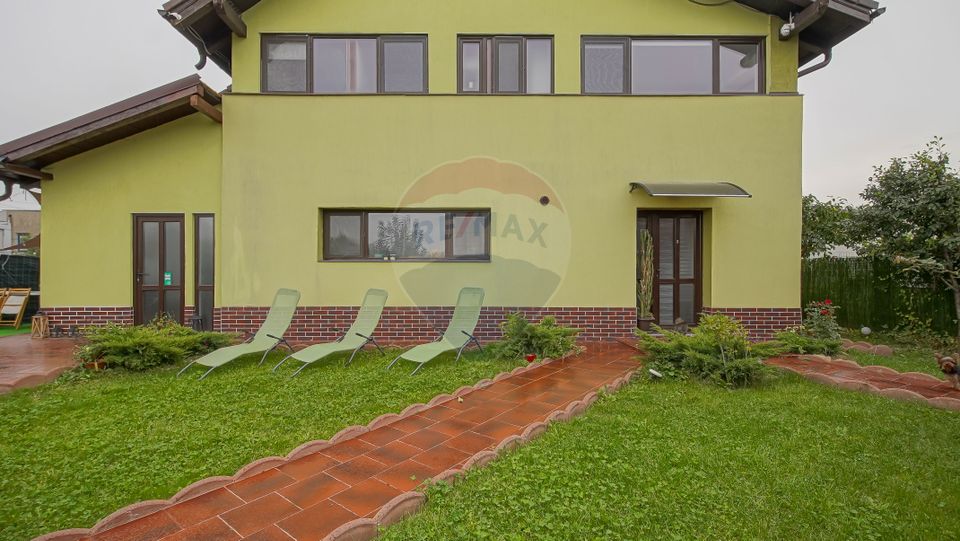 Vila cu 9 dormitoare şi 7 băi în Stupini, Brașov