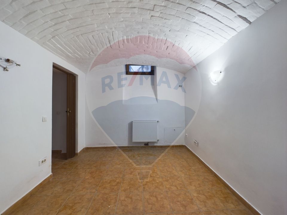 13 room House / Villa for sale, P-ta Victoriei area