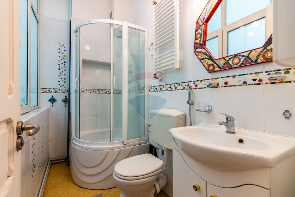 3-room apartment and open-space attic Amzei | English