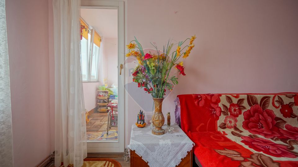 Apartament cu 3 camere de vânzare în zona Bartolomeu