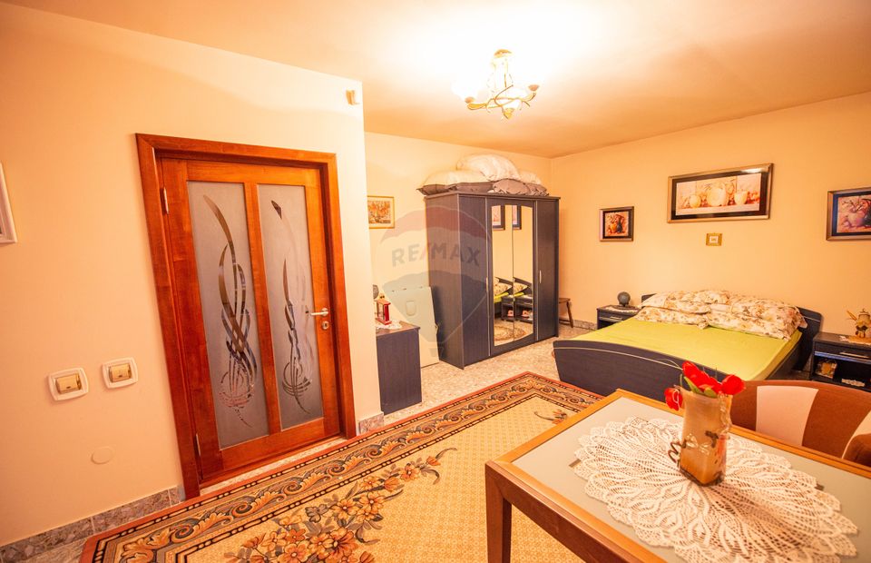 Casa de vanzare 240 mp utili , 6 camere,  teren 1000 mp, Calarasi