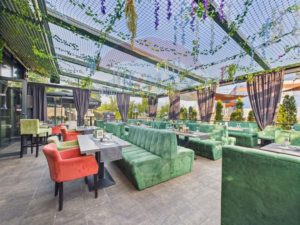 Multifunctional Streetfront Comercial Space Near Demean, Slobozia