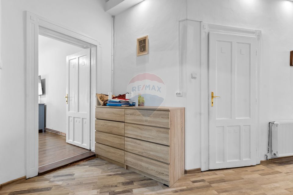 Apartament cu 2 camere la comun de vânzare Ultracentral