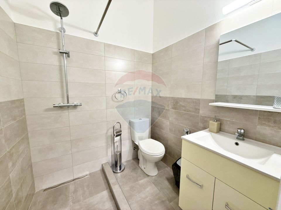 42sq.m Commercial Space for rent, Ultracentral area