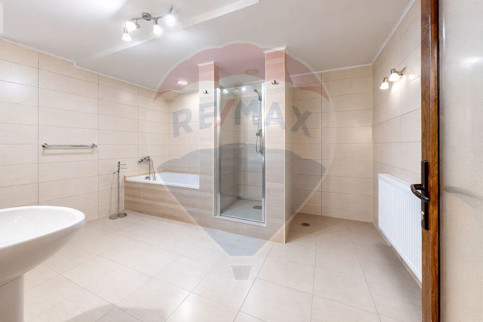 741sq.m Commercial Space for sale