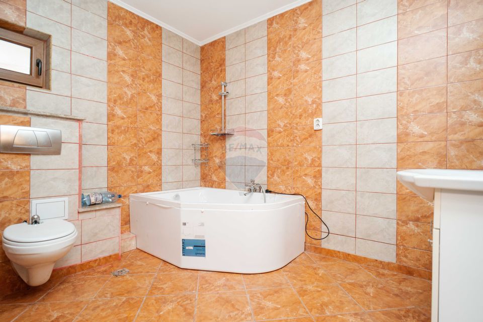 Casă / Vilă cu 3 camere de vânzare în zona Bucium