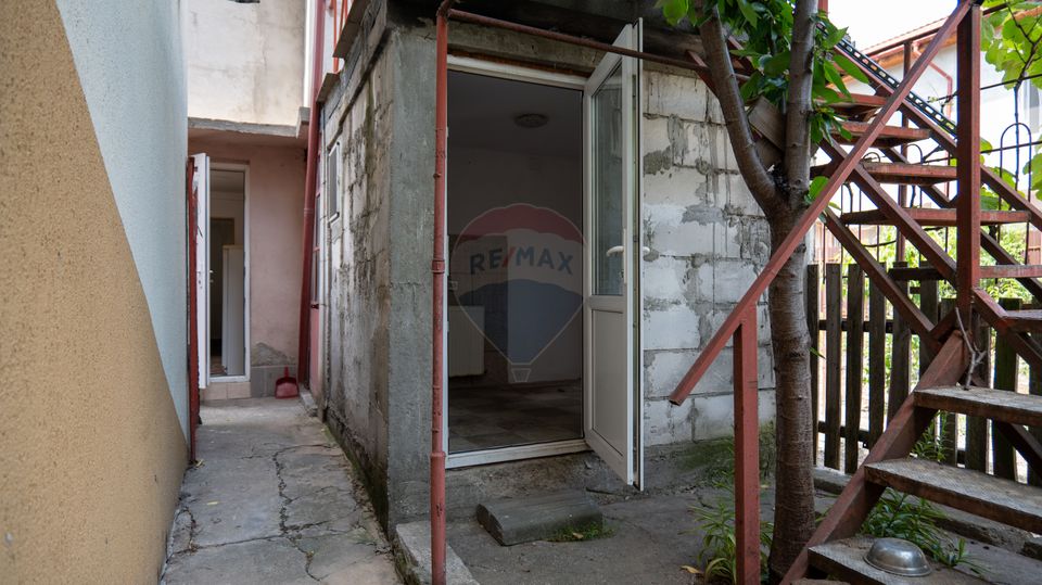 Oferta - casă de vânzare  si teren 241 mp, în zona Andronache